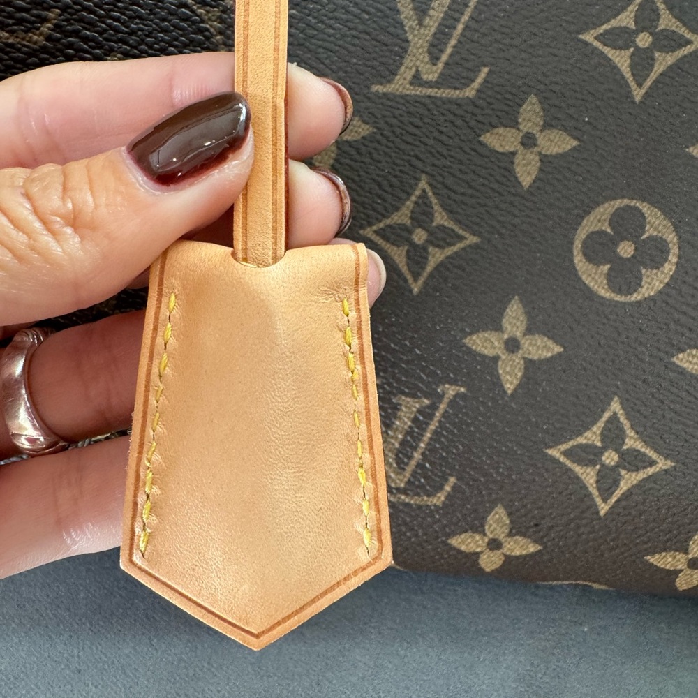 Louis Vuitton Monogram Canvas Montaigne GM - Picture 3 of 15